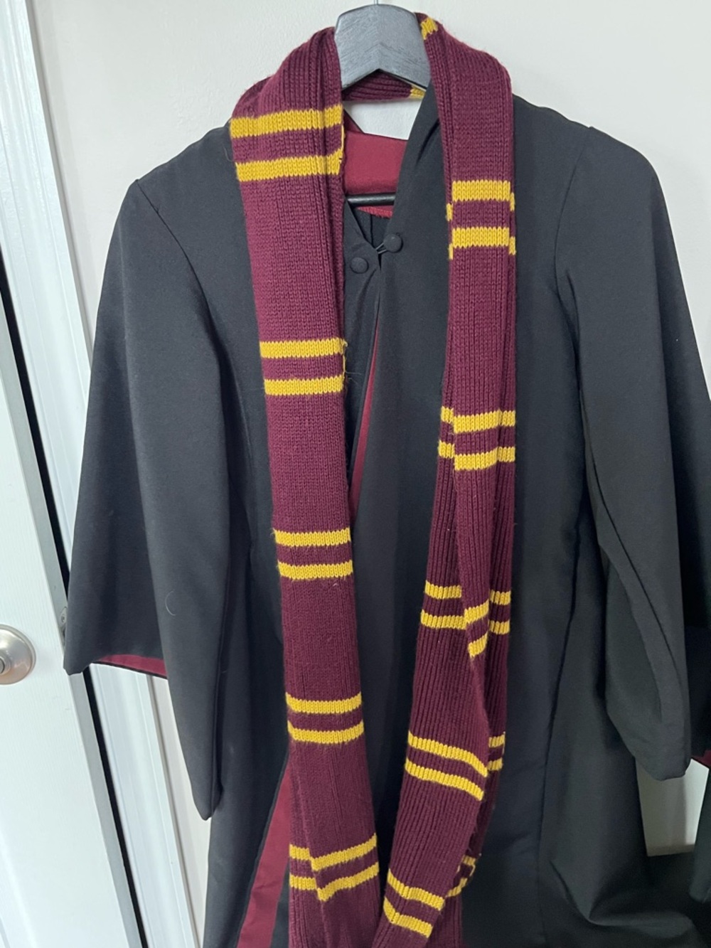 Official Universal Park Wizarding World of Harry Potter Gryffindor Cloak XXXS.